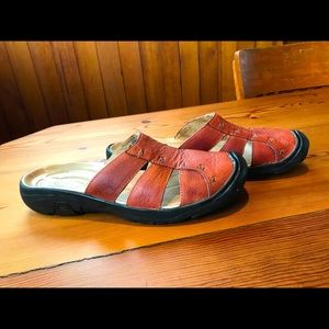 Keen leather slides, clay/salmon/coral colored